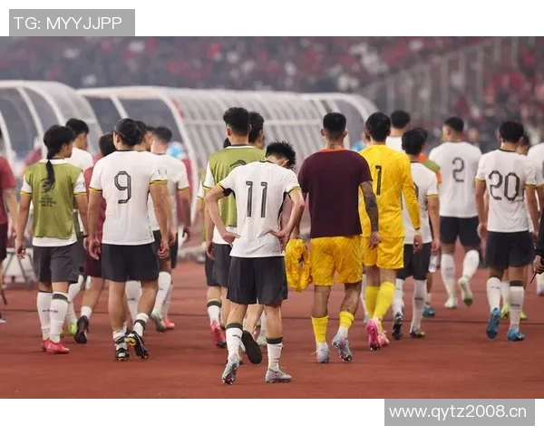 媒体人分享U22国足谢场视频见证胜利球队在雄起声中感动离场